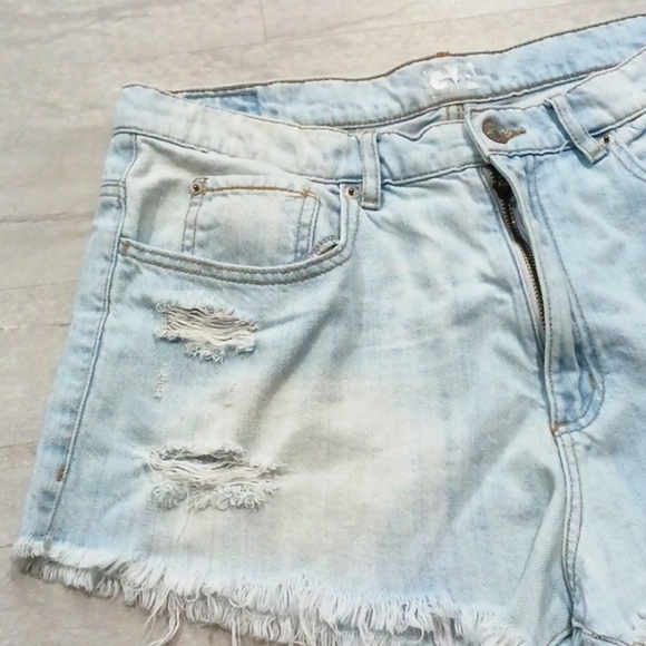 GARAGE  Acid Wash light blue Ripped Denim Jean Shorts. Size 10.. - Picture 4 of 10